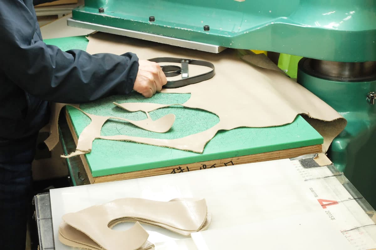 裁断イメージ画像